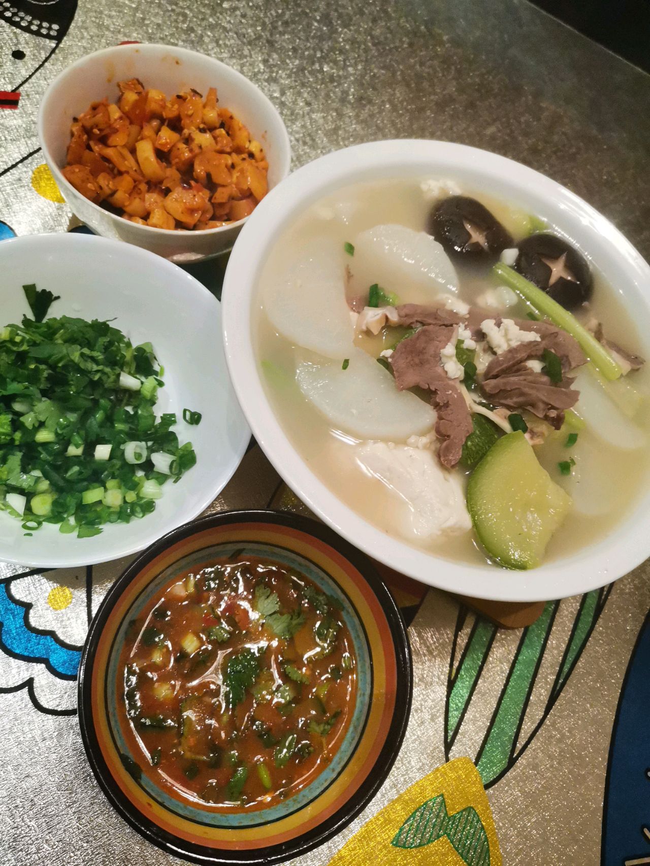 热辣滚烫的汤锅，荤豆花～