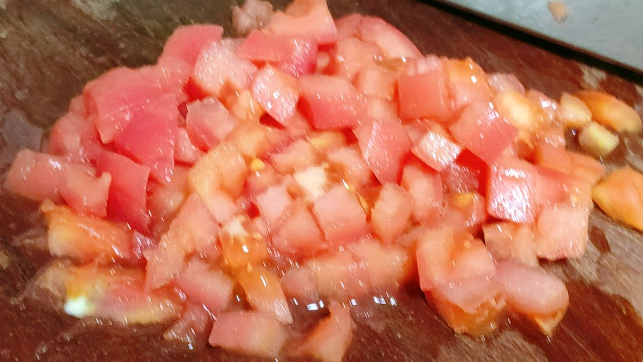 热气腾腾的酸汤福锅炖
