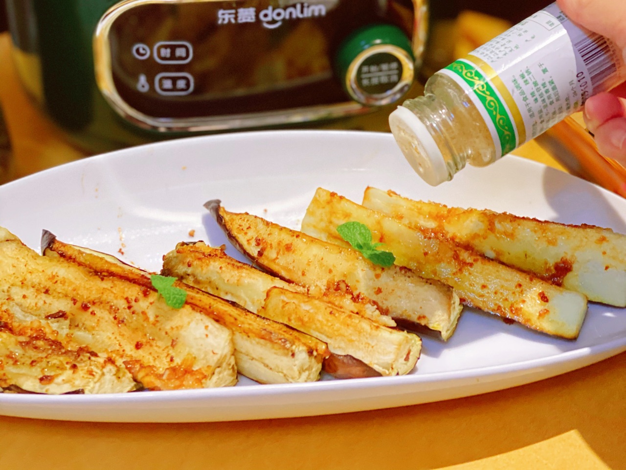 人气小食孜然蒜蓉烤茄子