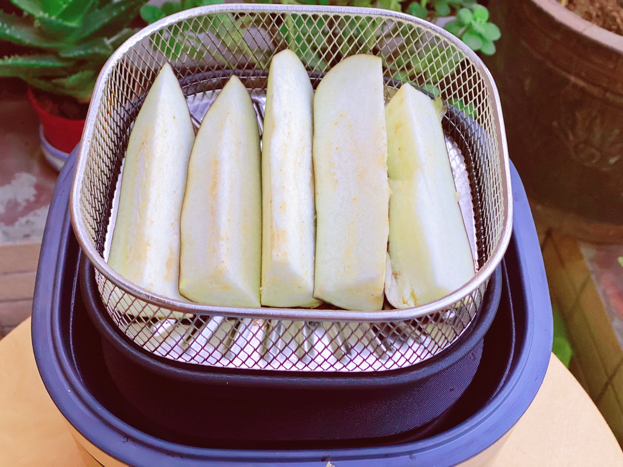 人气小食孜然蒜蓉烤茄子