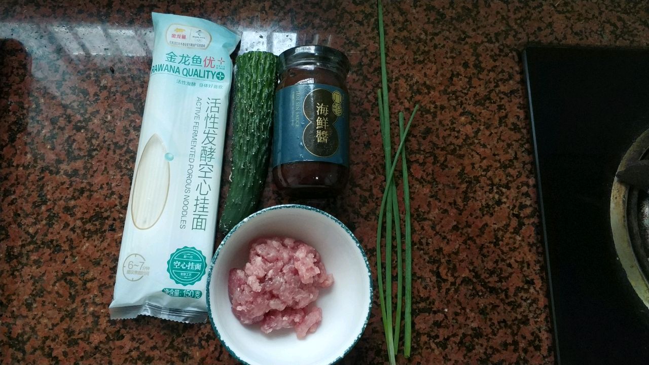 肉沫青瓜拌面