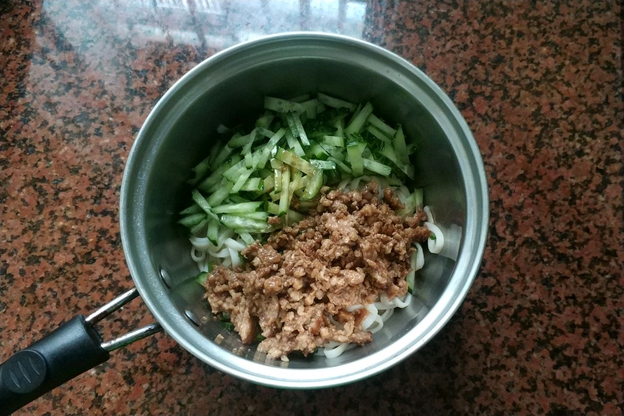肉沫青瓜拌面