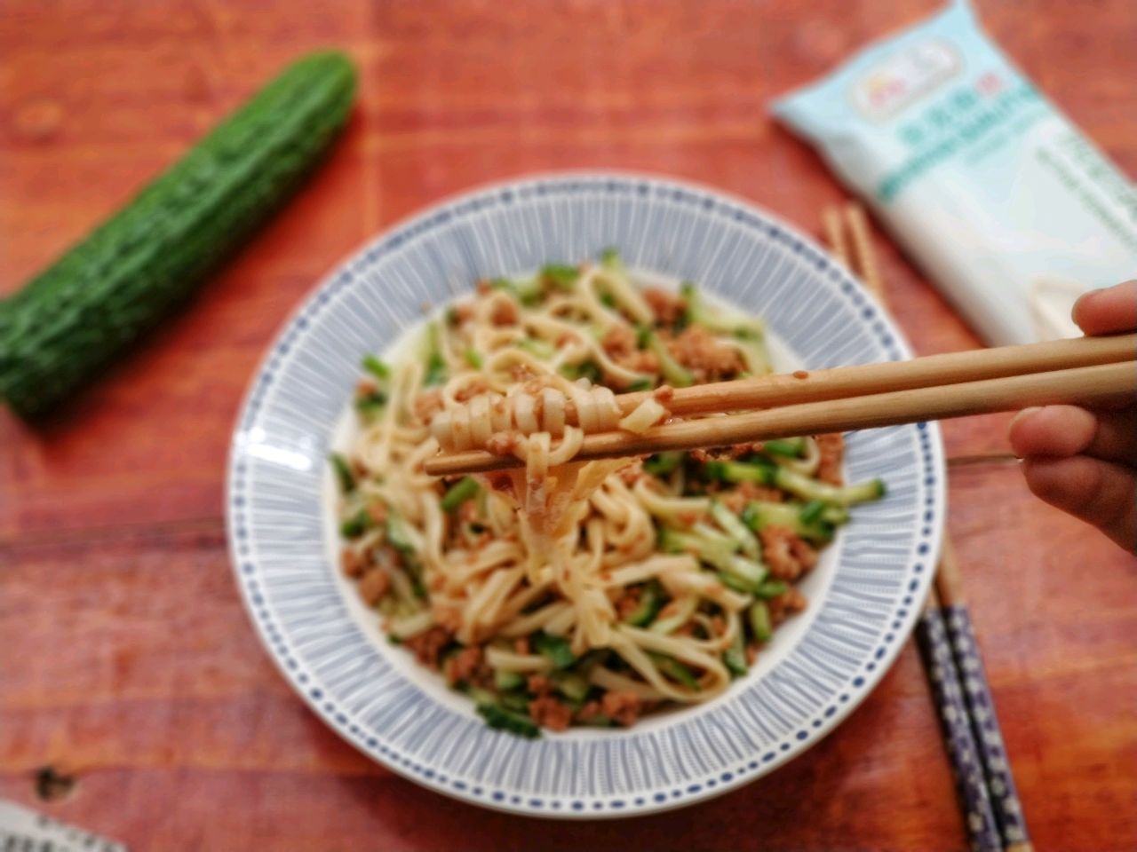 肉沫青瓜拌面