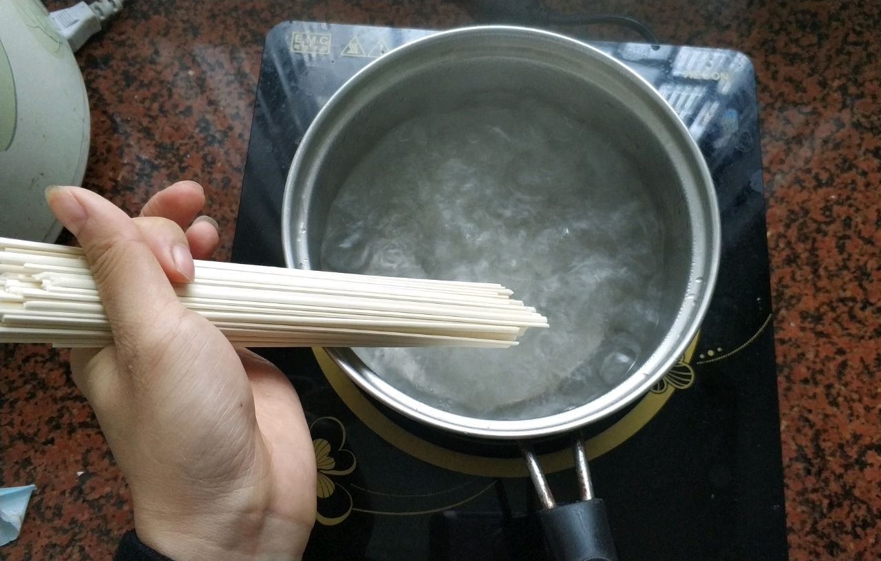 肉沫青瓜拌面