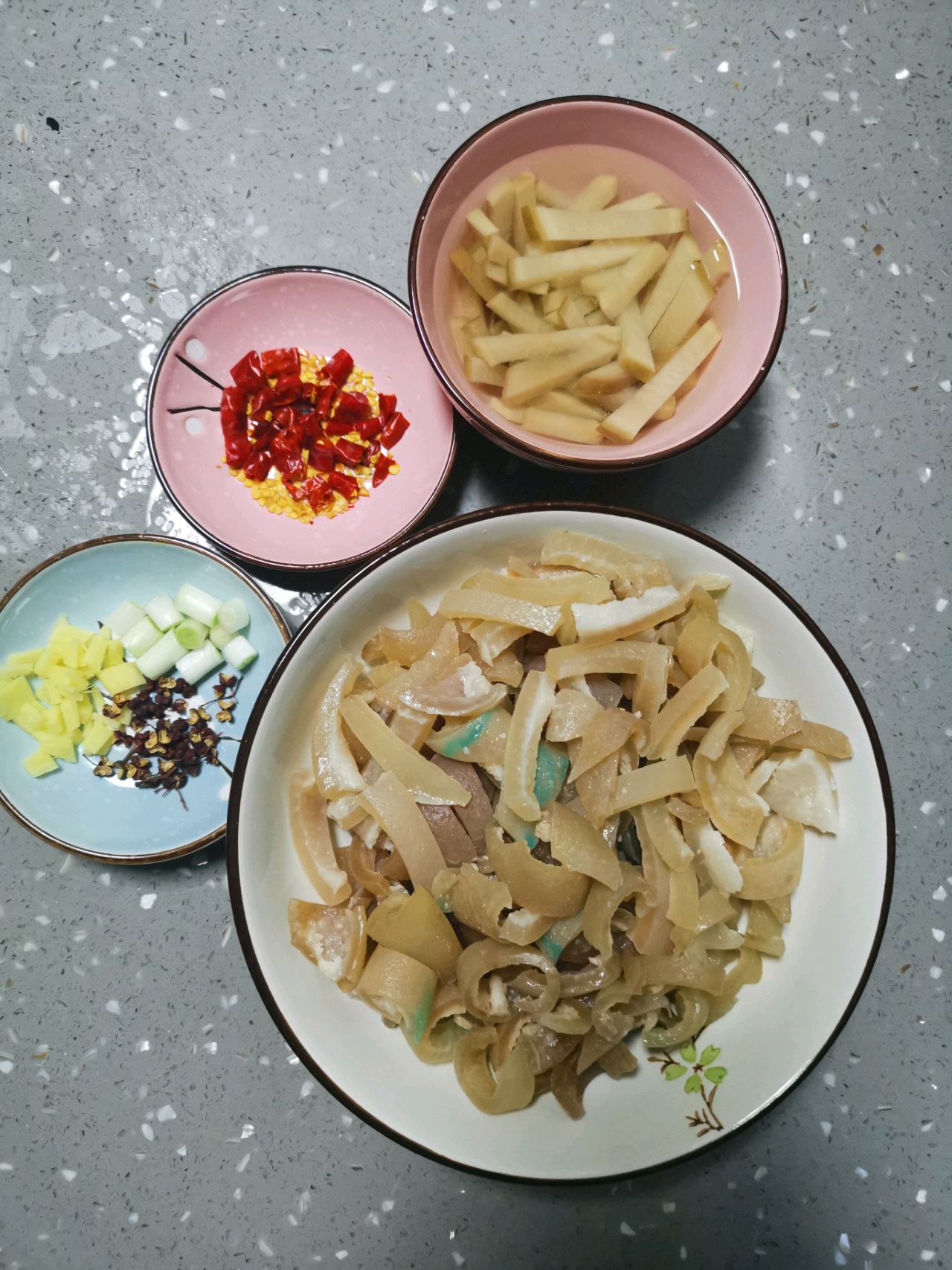 肉皮炒黄豆