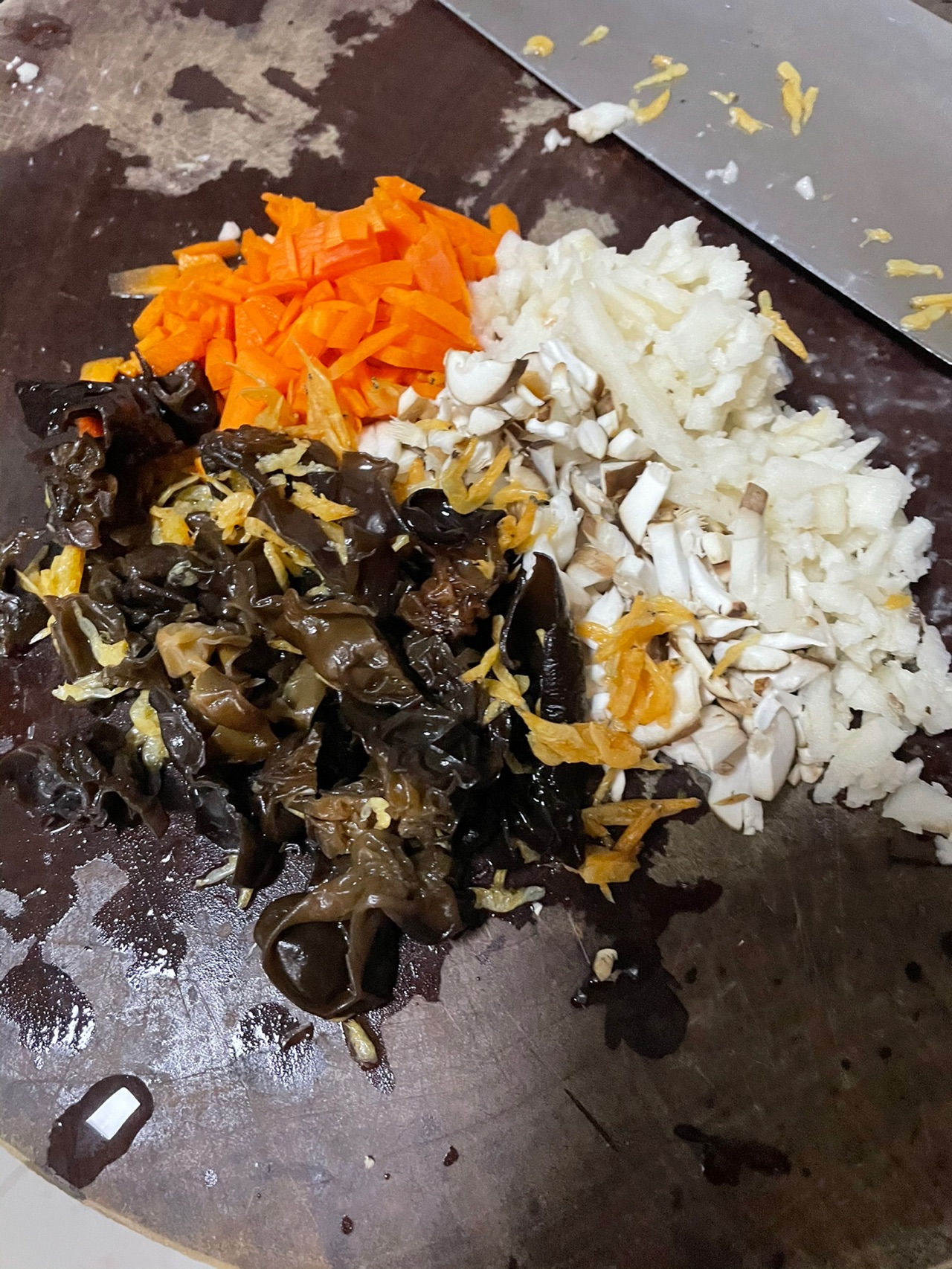 肉丸子包上鹌鹑蛋味道棒极了！