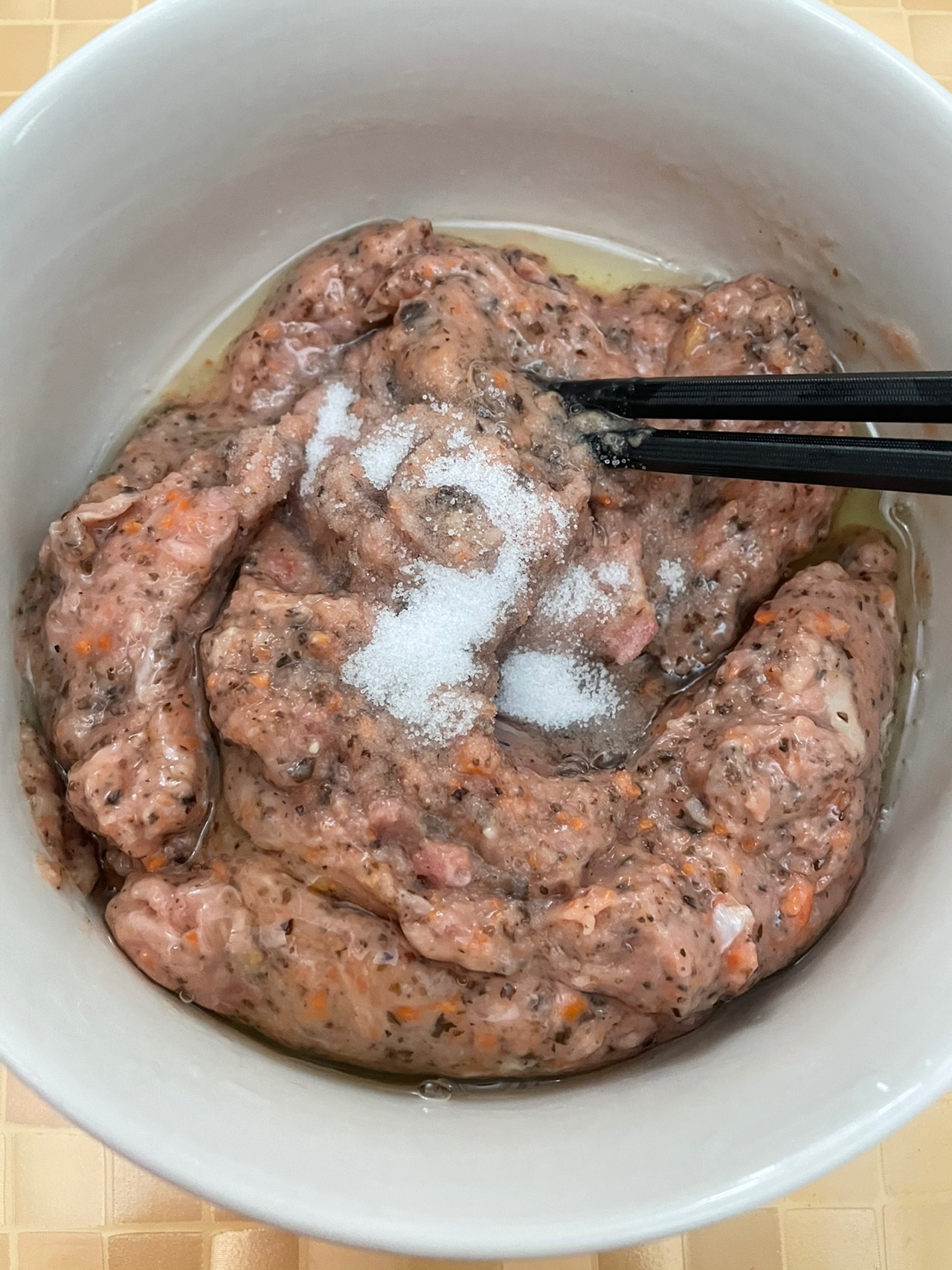 肉丸子包上鹌鹑蛋味道棒极了！