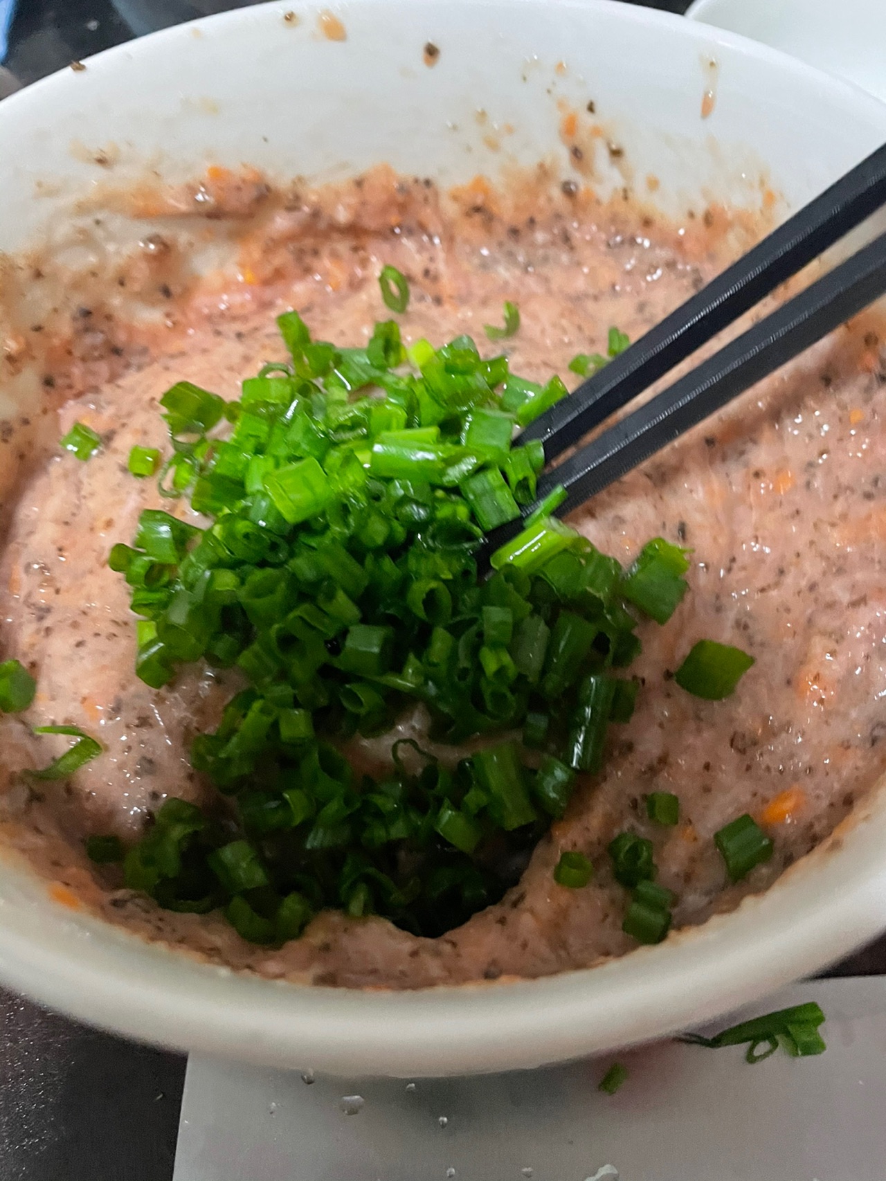 肉丸子包上鹌鹑蛋味道棒极了！
