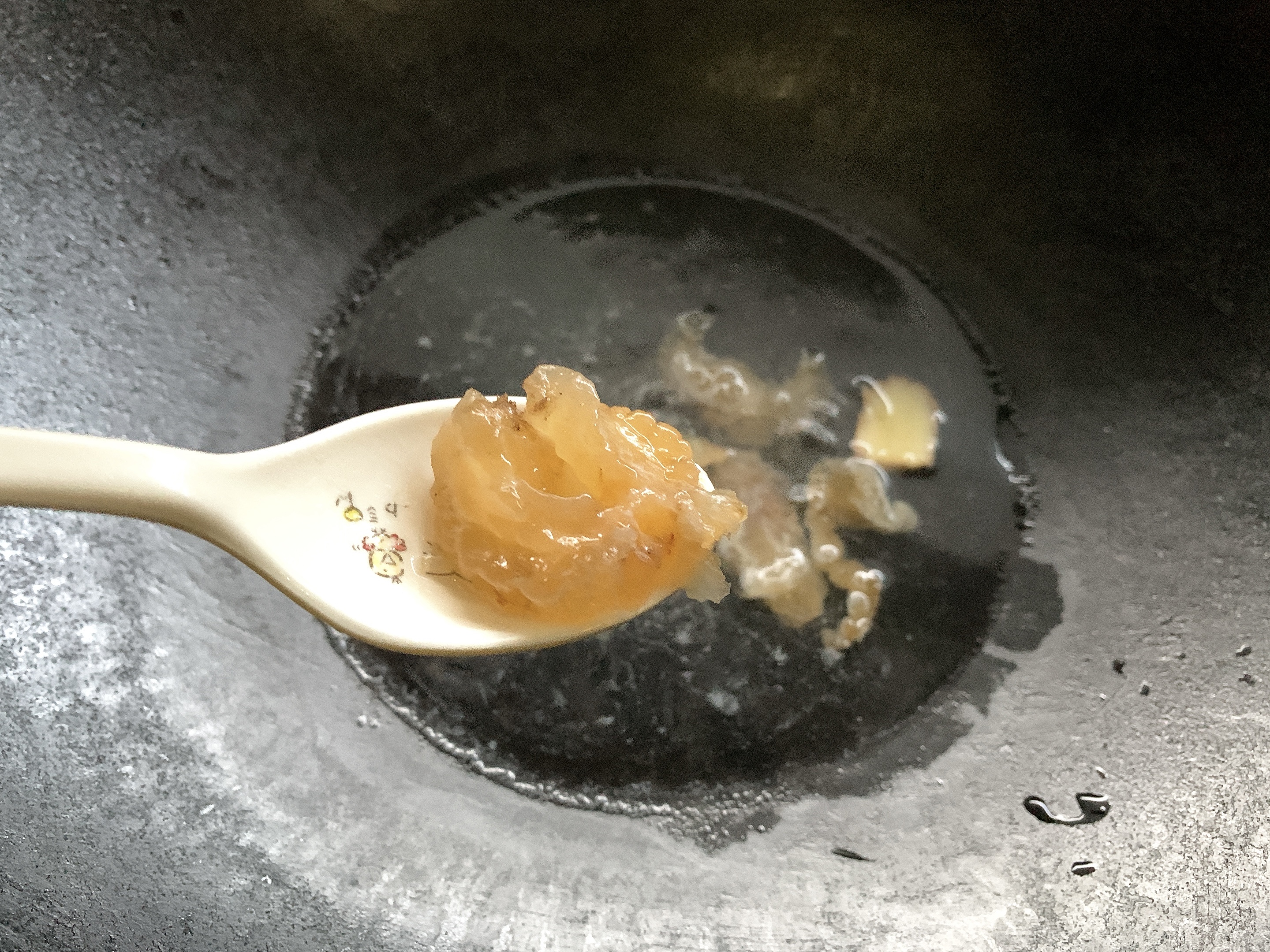入冬滋补甜水，牛奶炖花胶暖意献上