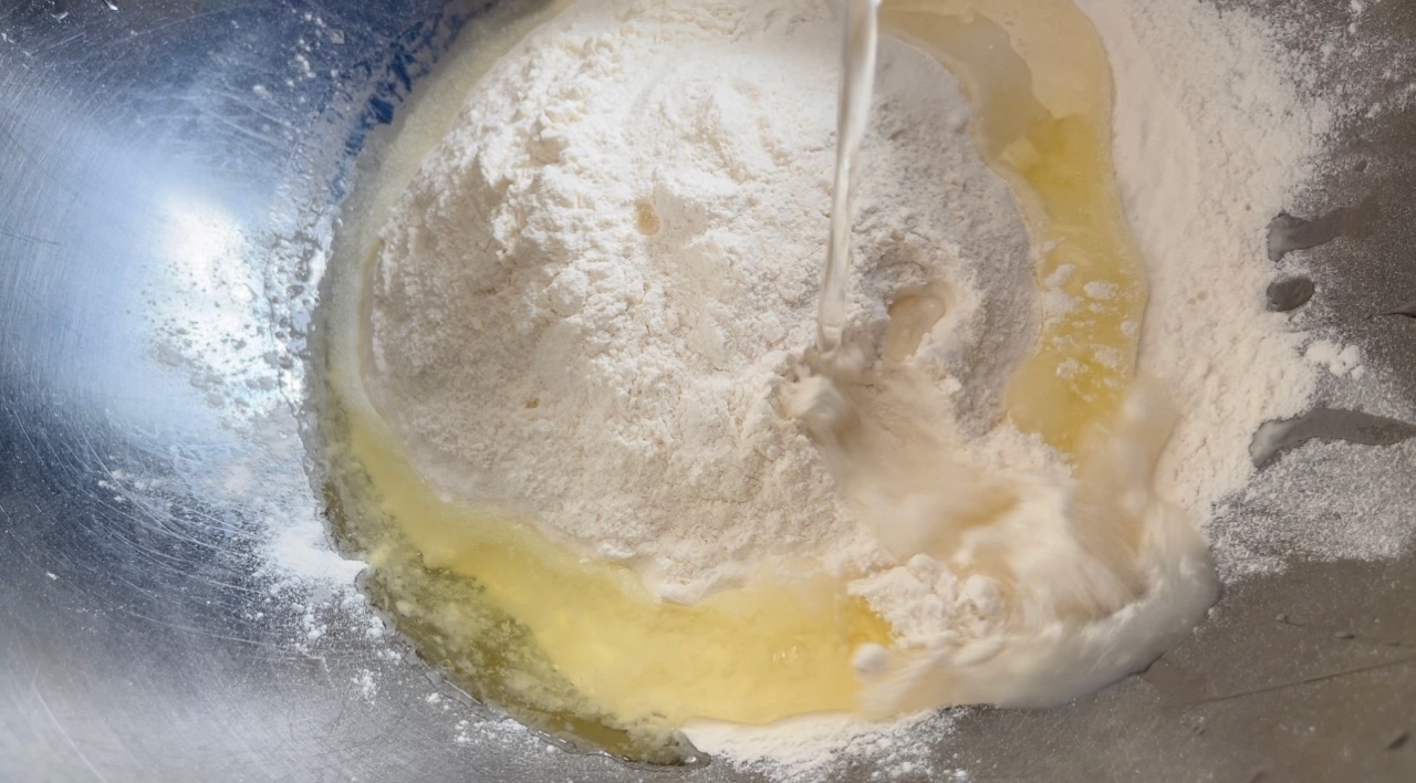 如何做出一口爆汁的牛肉萝卜蒸饺