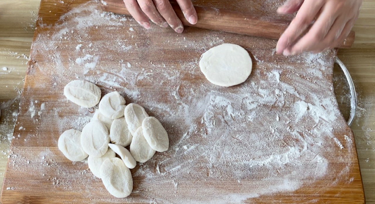 如何做出一口爆汁的牛肉萝卜蒸饺