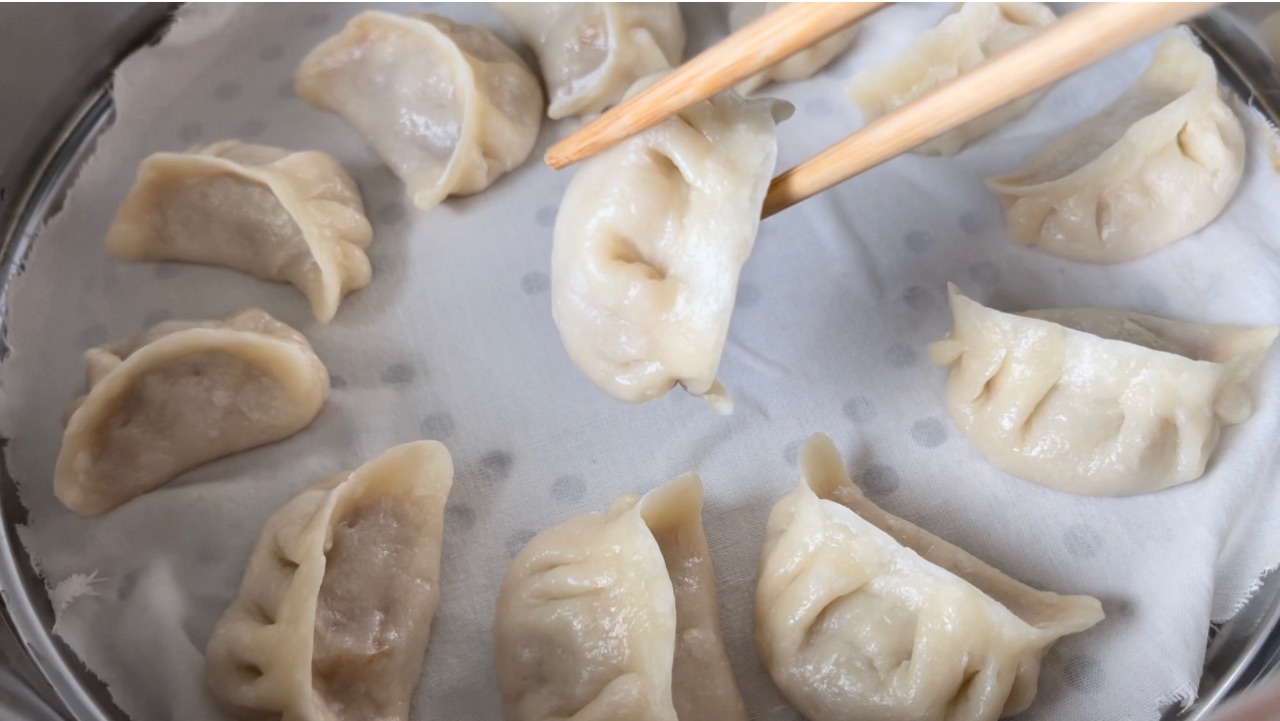如何做出一口爆汁的牛肉萝卜蒸饺