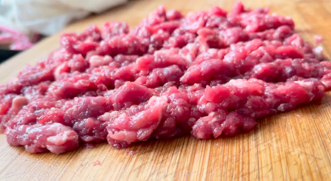 如何做出一口爆汁的牛肉萝卜蒸饺