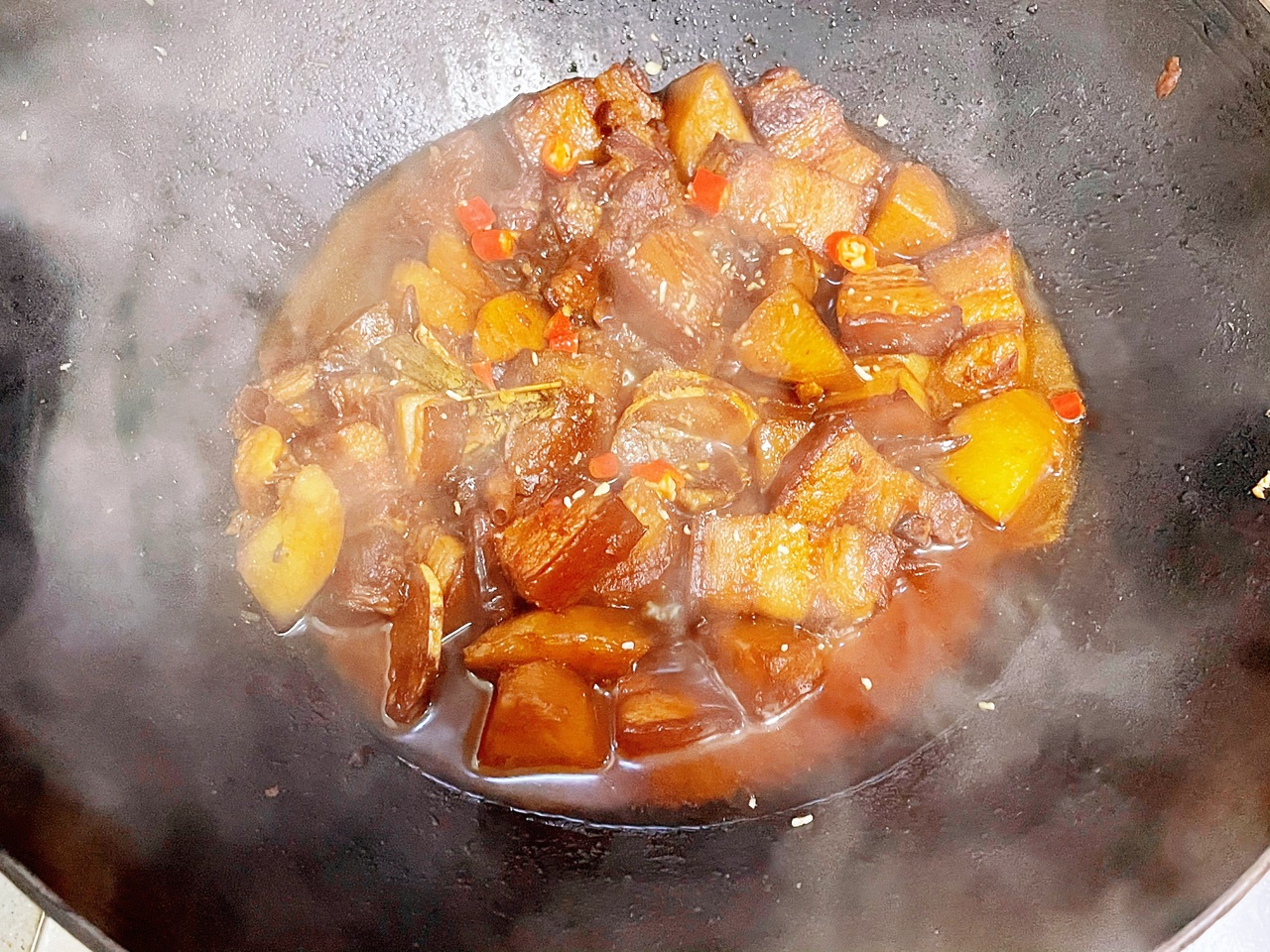 入口即化的川式土豆烧肉