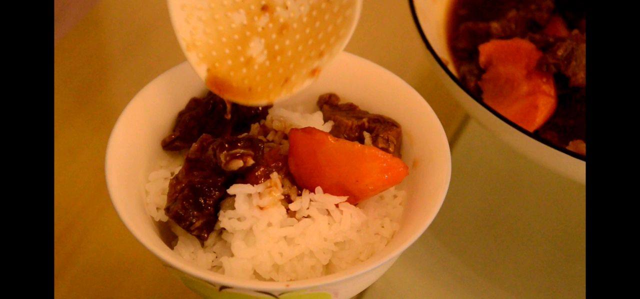 软烂入味的牛腩煲，米饭都吃多几碗