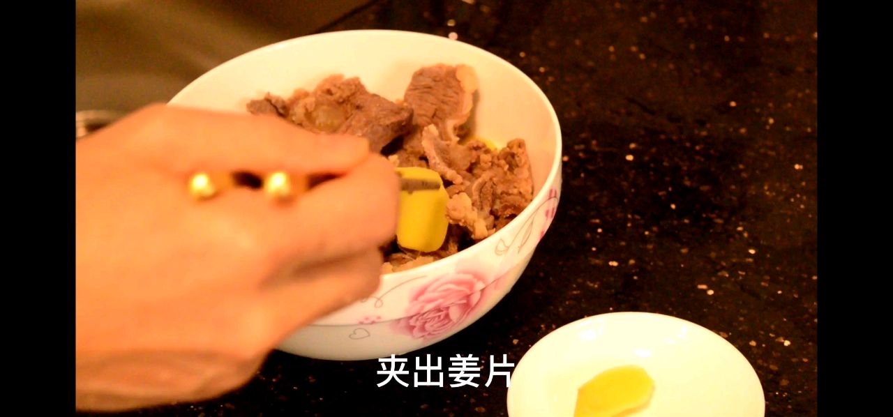 软烂入味的牛腩煲，米饭都吃多几碗