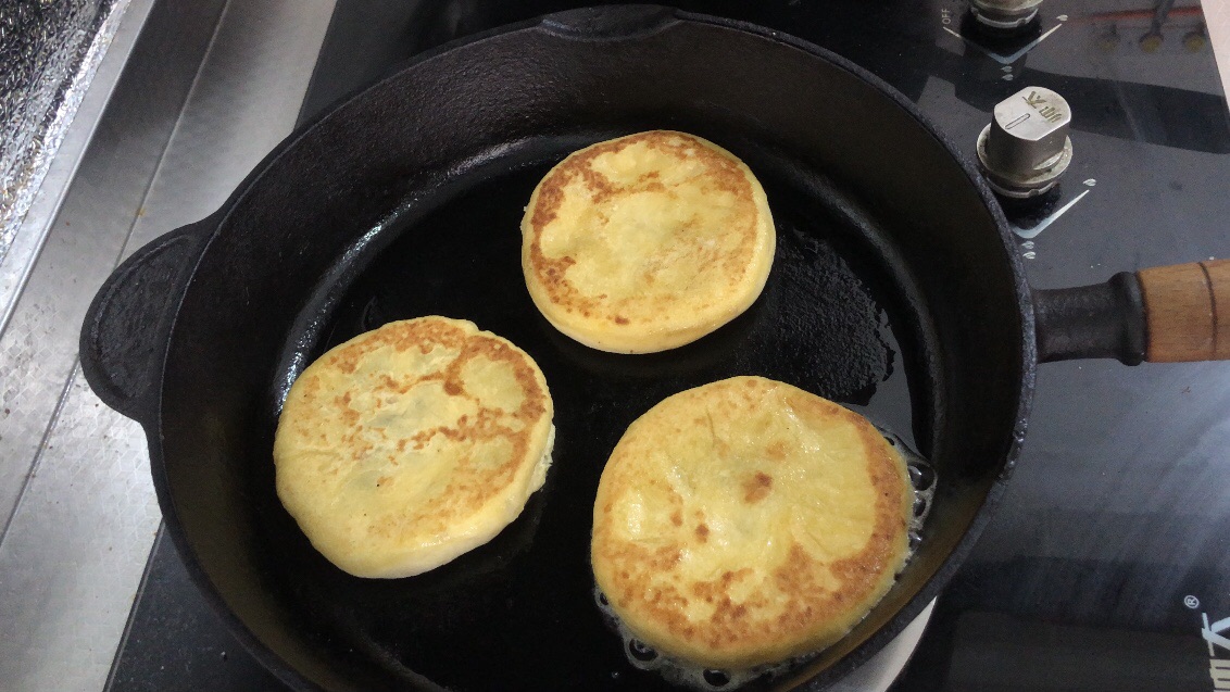 软糯香甜的红薯豆沙饼