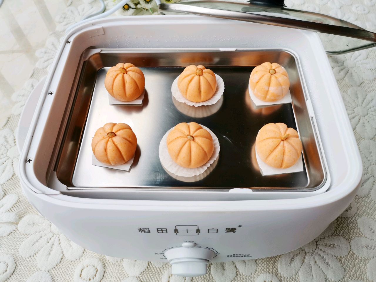 软糯香甜的南瓜豆沙包