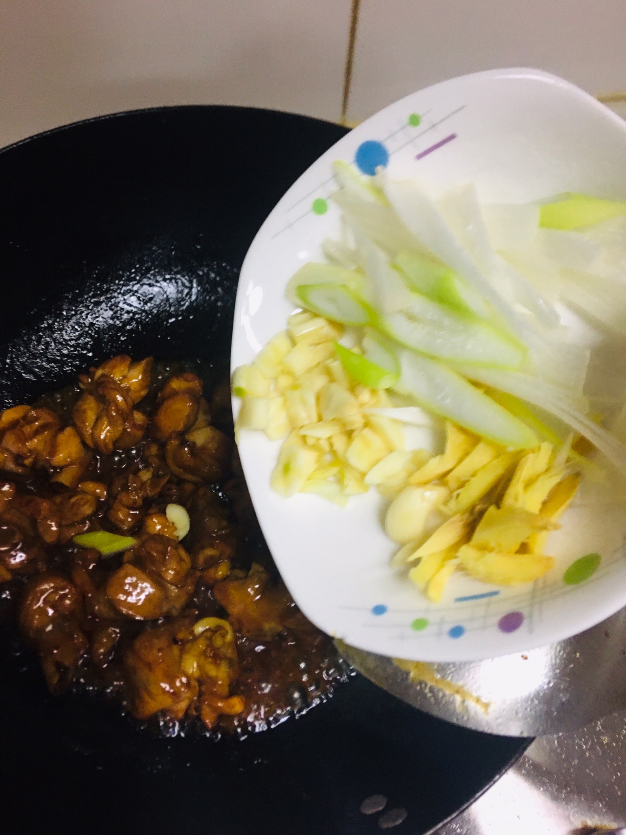 软糯香甜好吃的栗子鸡