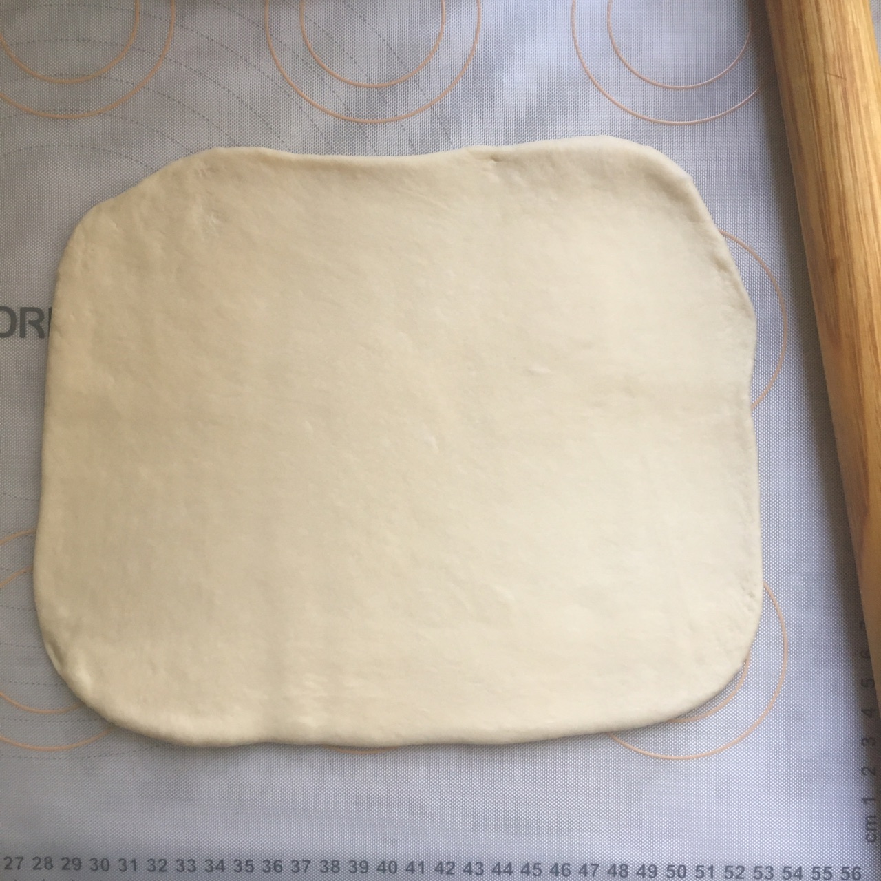 软软的淡奶油双色面包