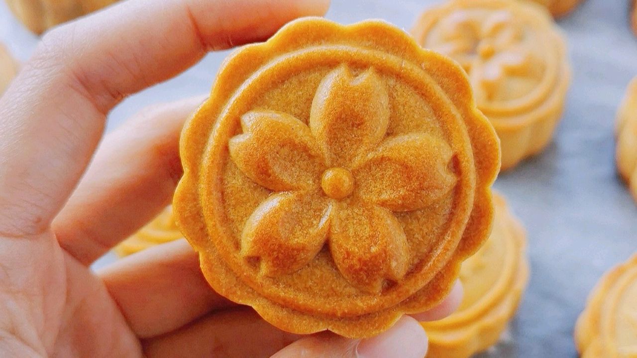 【软香不腻】蛋黄豆沙月饼