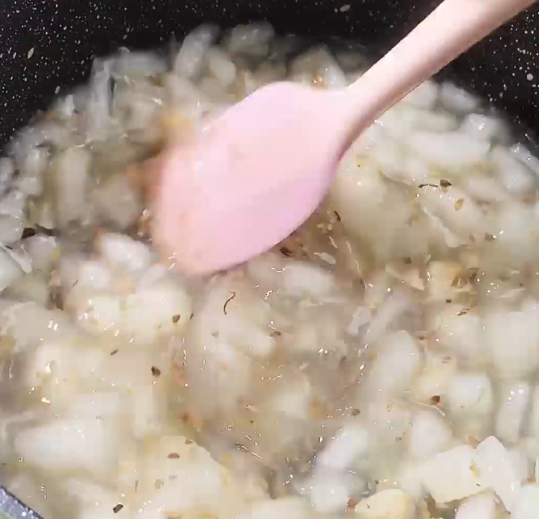 润肤养颜的雪梨桂花糕,软糯香甜,暖到胃里