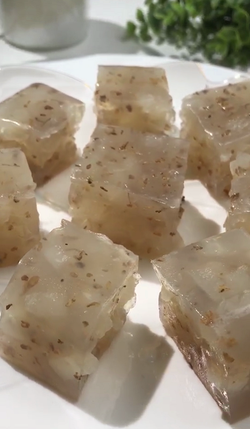 润肤养颜的雪梨桂花糕,软糯香甜,暖到胃里