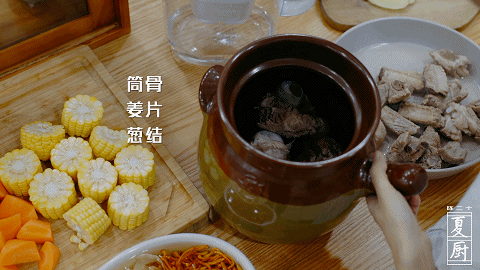 润秋玉米排骨汤