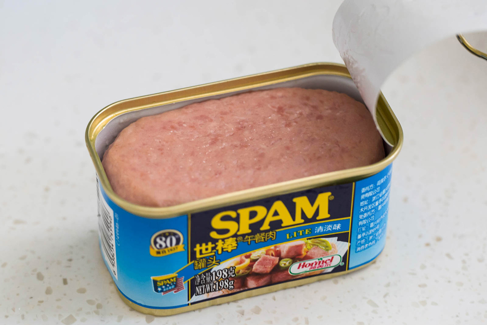 SPAM午餐肉沙拉酱面包卷