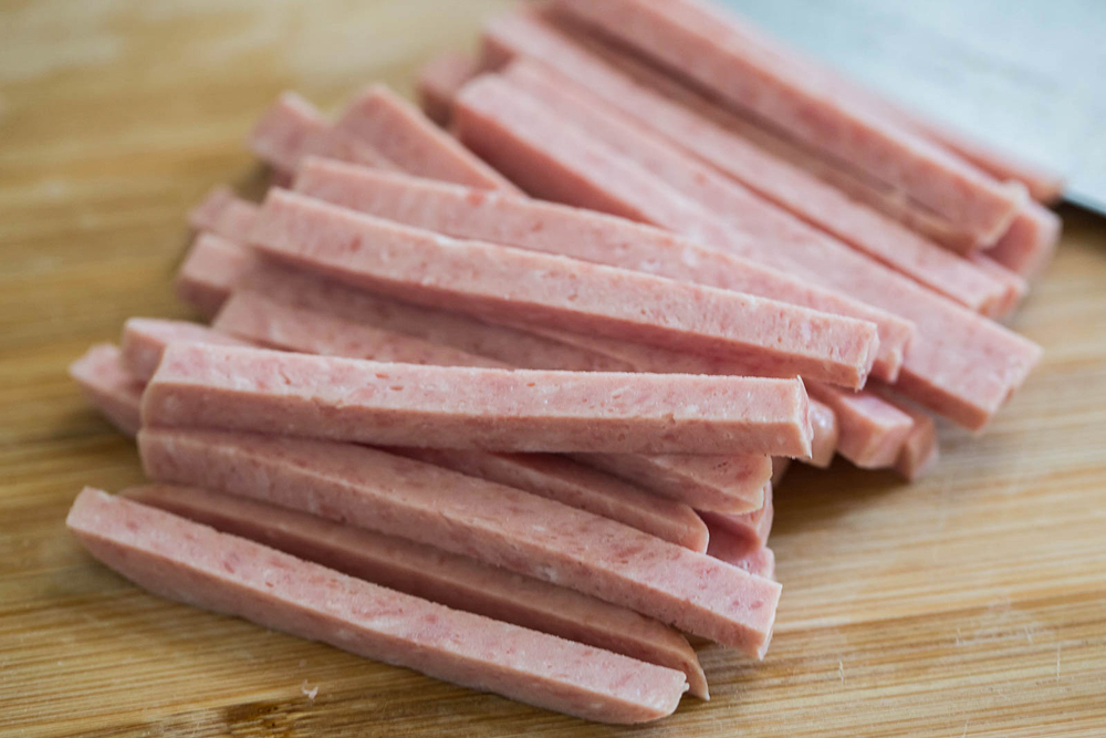 SPAM午餐肉沙拉酱面包卷