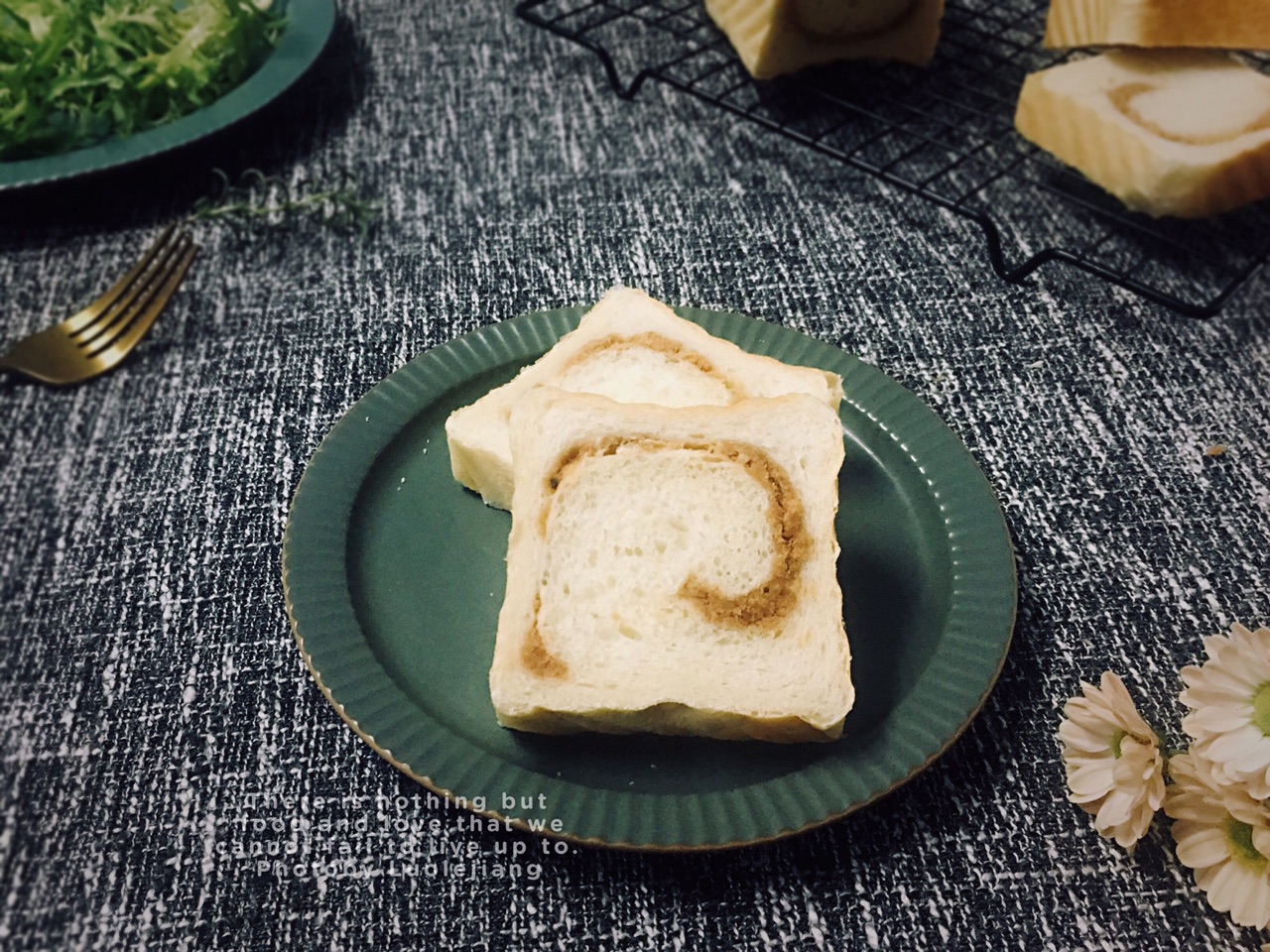 色拉肉松小吐司