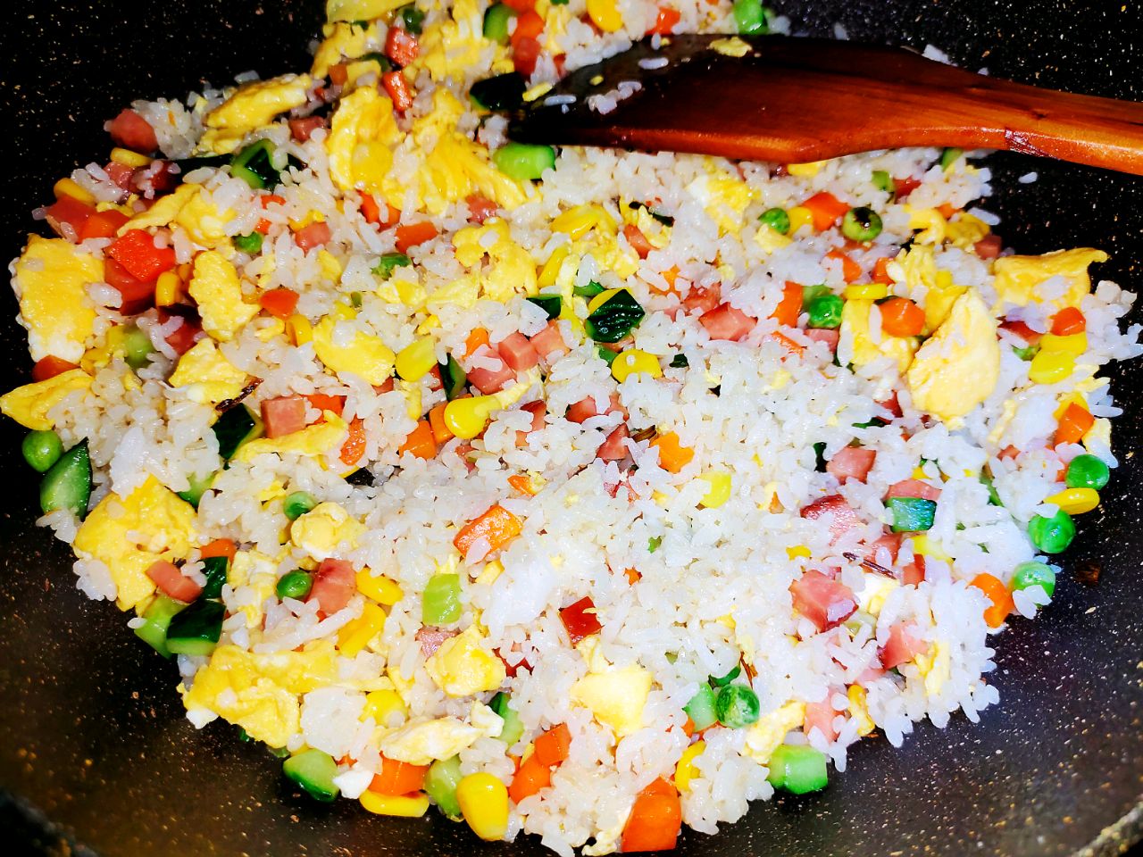 色香味俱全的蛋炒饭