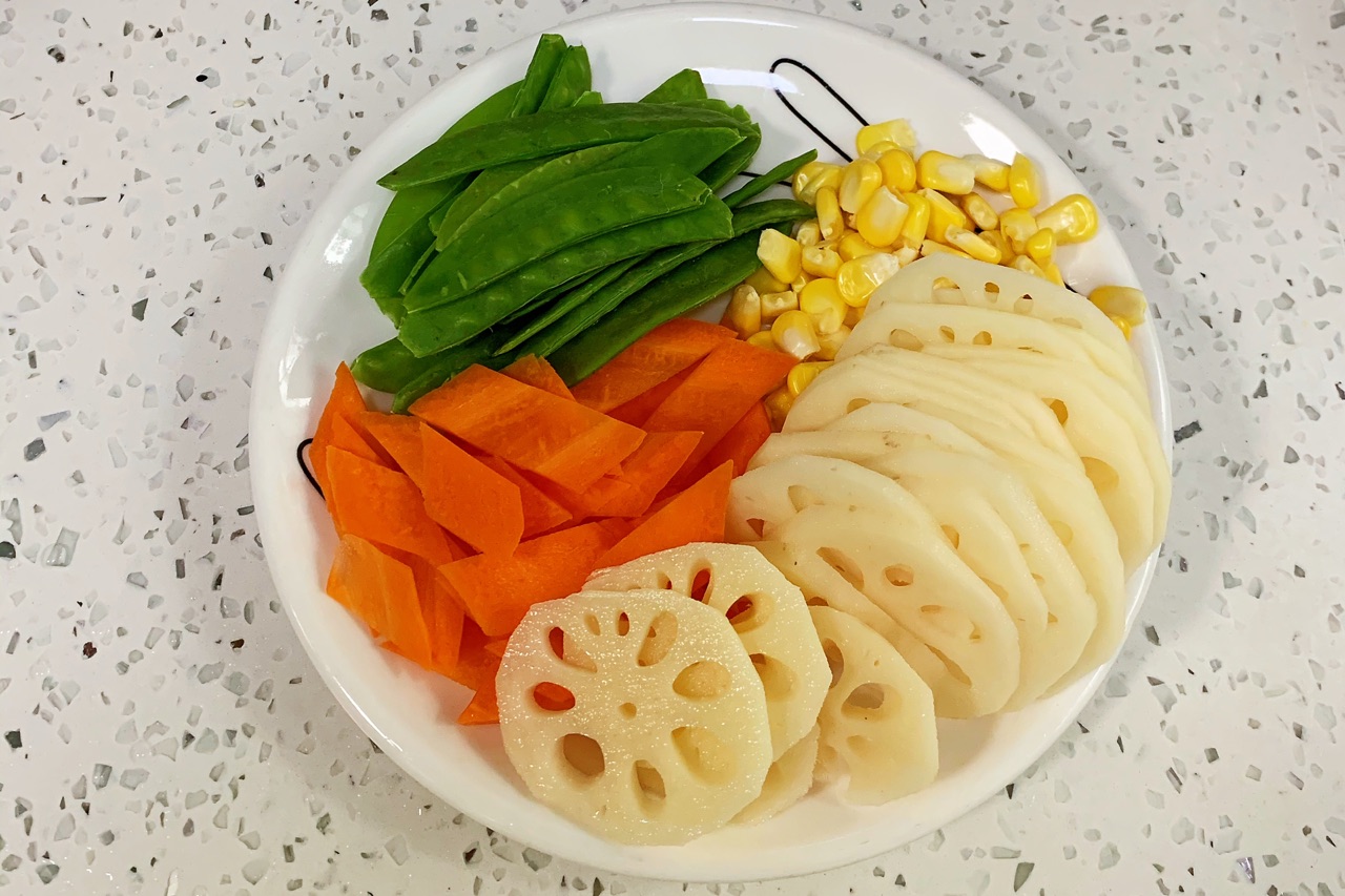 色香味俱全的荷塘小炒