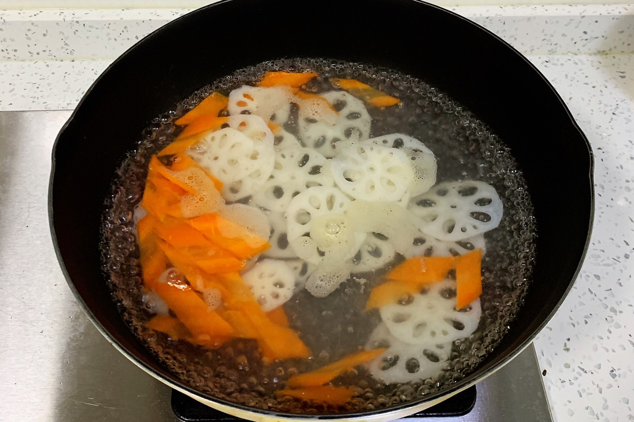 色香味俱全的荷塘小炒