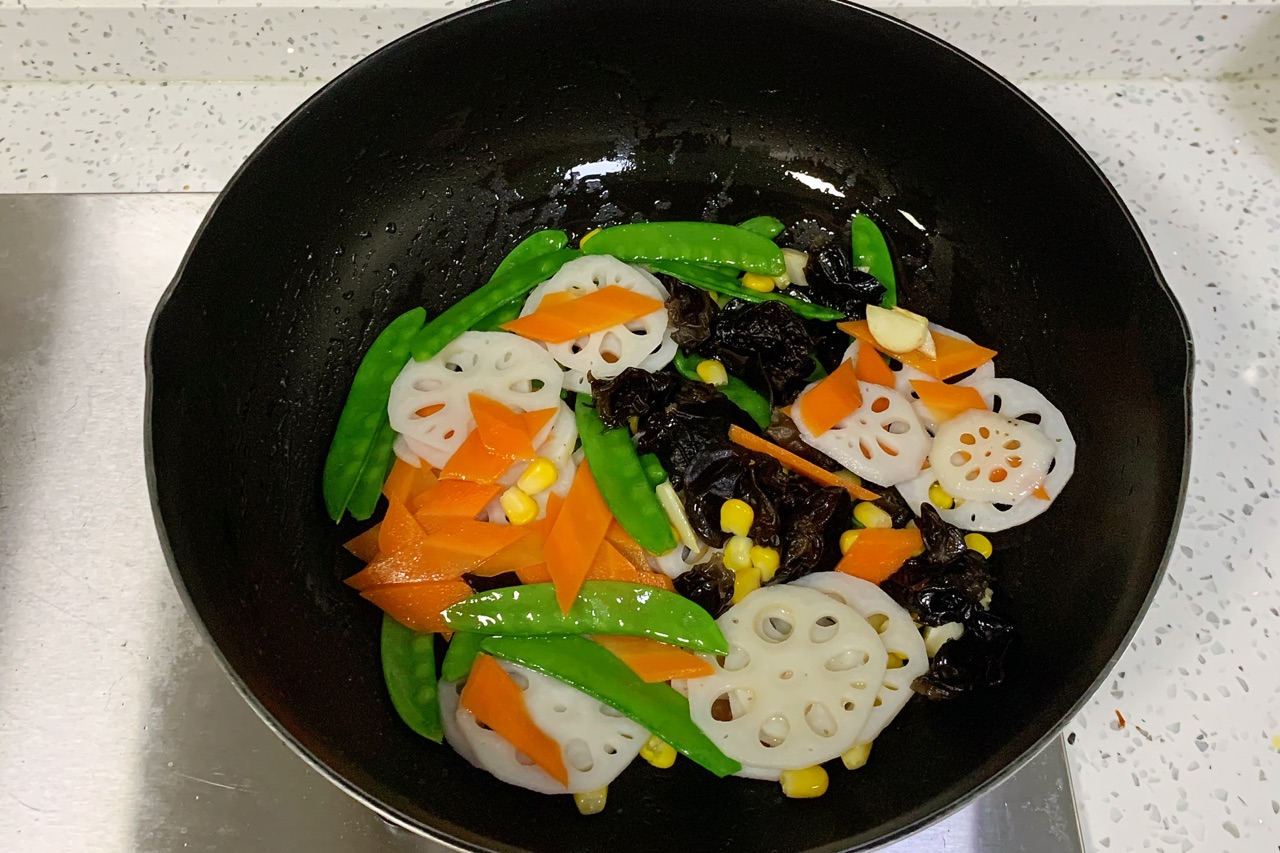 色香味俱全的荷塘小炒