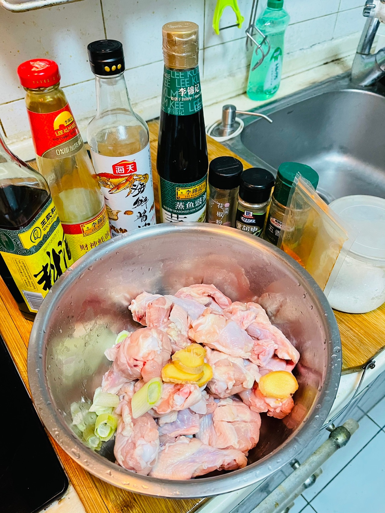 色香味俱全的炸鸡翅根