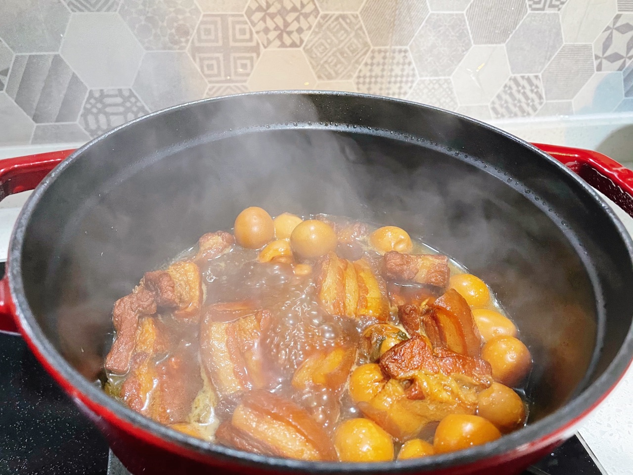 色香味美——鹌鹑蛋红烧肉