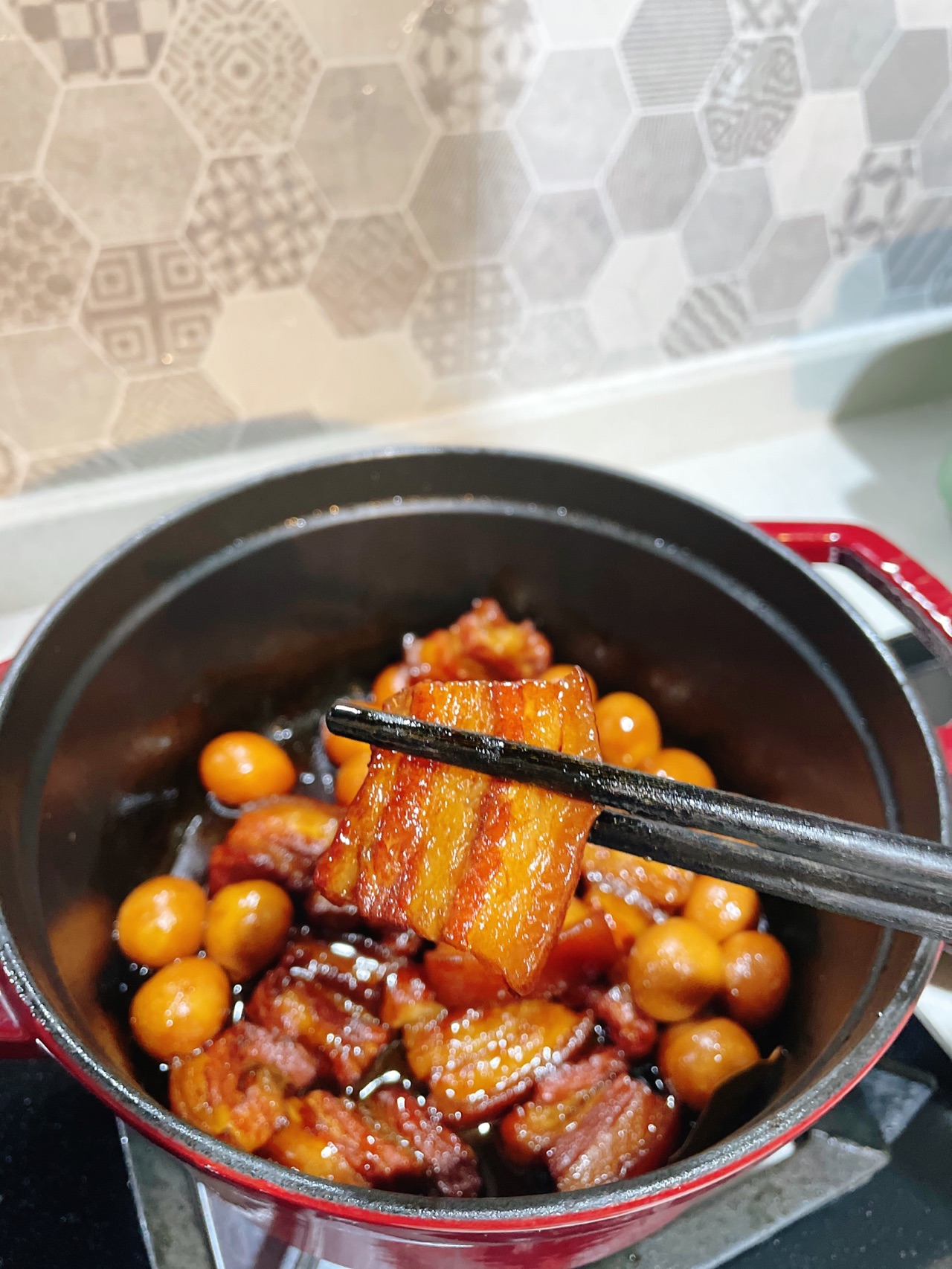 色香味美——鹌鹑蛋红烧肉
