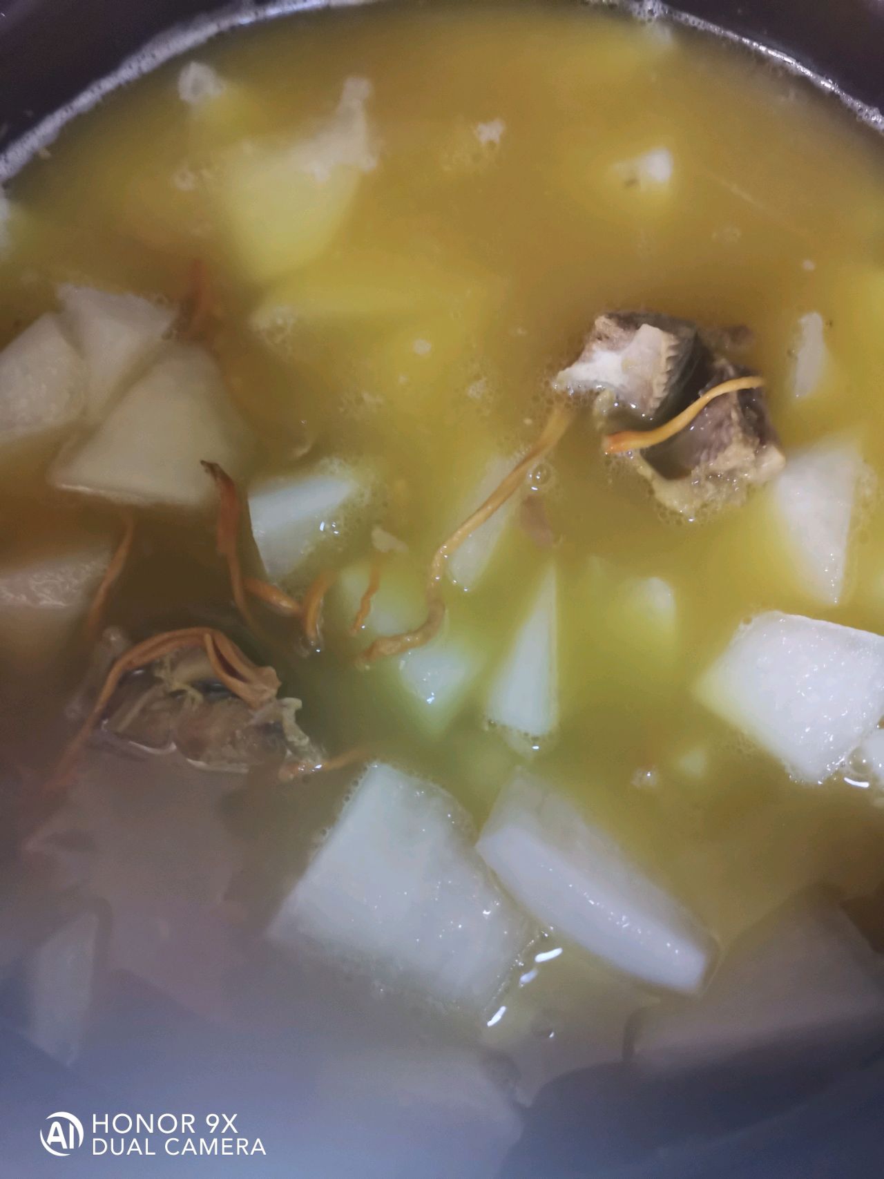 #砂锅虫草花脊骨白萝卜汤#