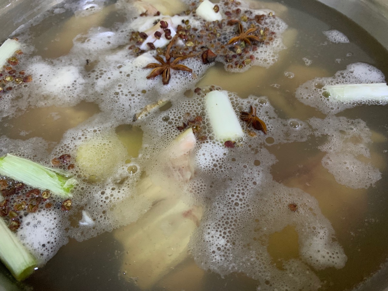 砂锅花生炖猪脚