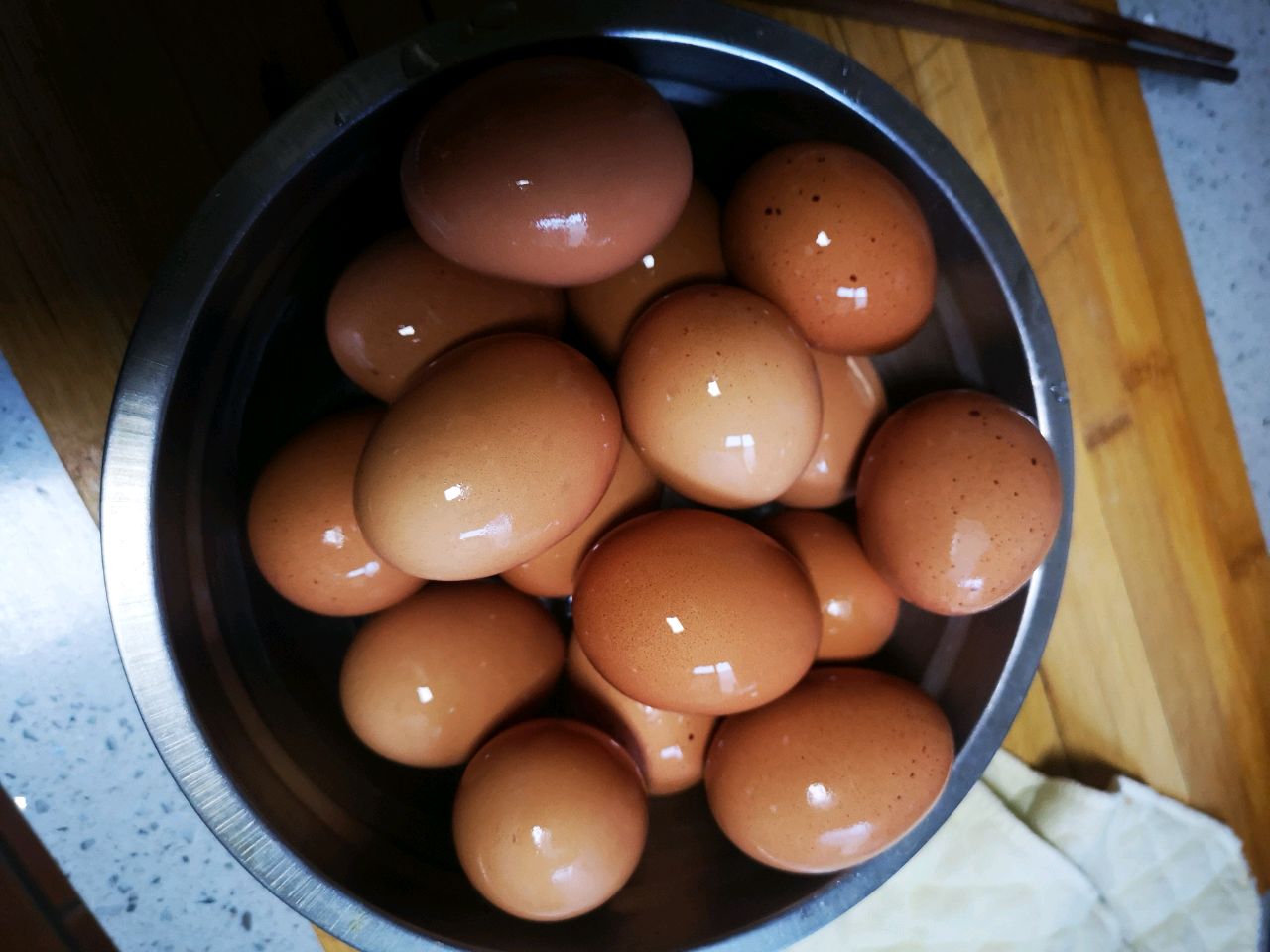 砂锅卤蛋