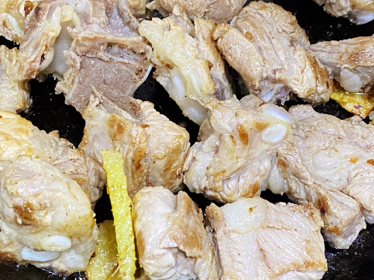 砂锅墨鱼排骨汤