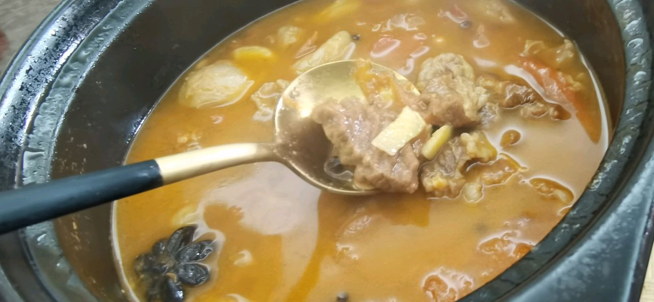 砂锅牛腩炖柿子