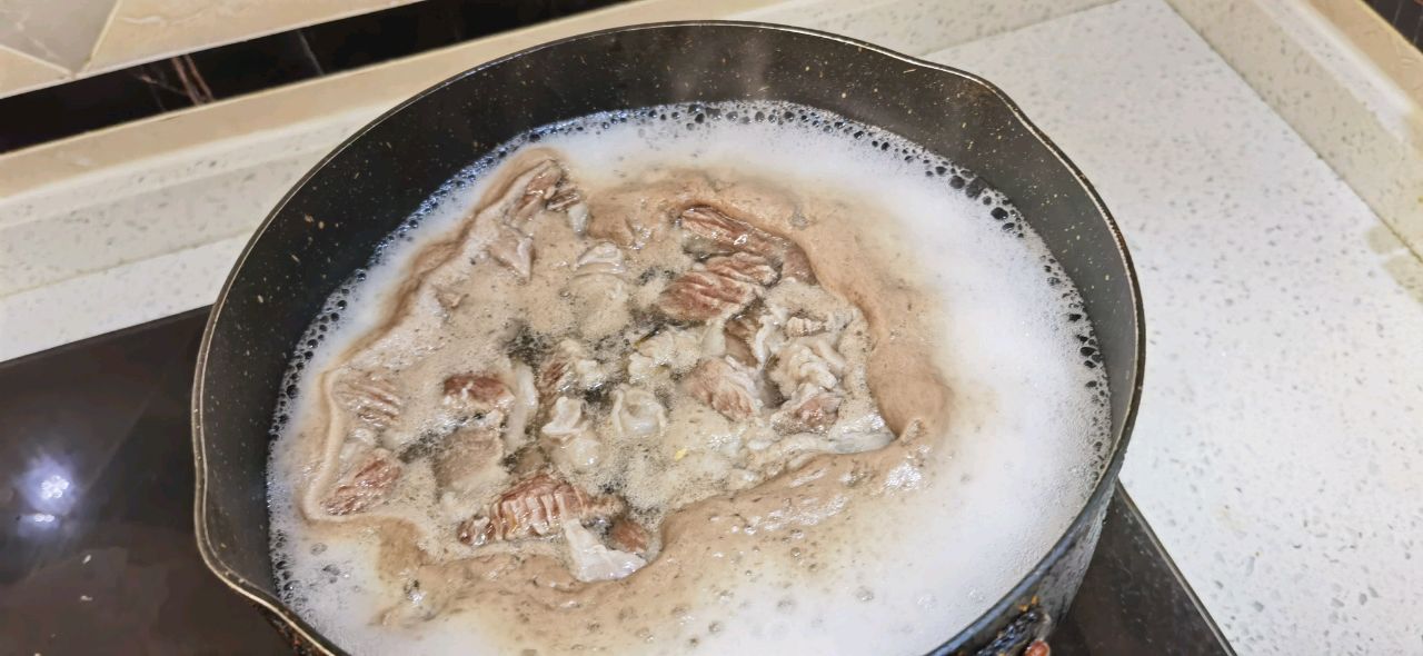 砂锅牛腩炖柿子