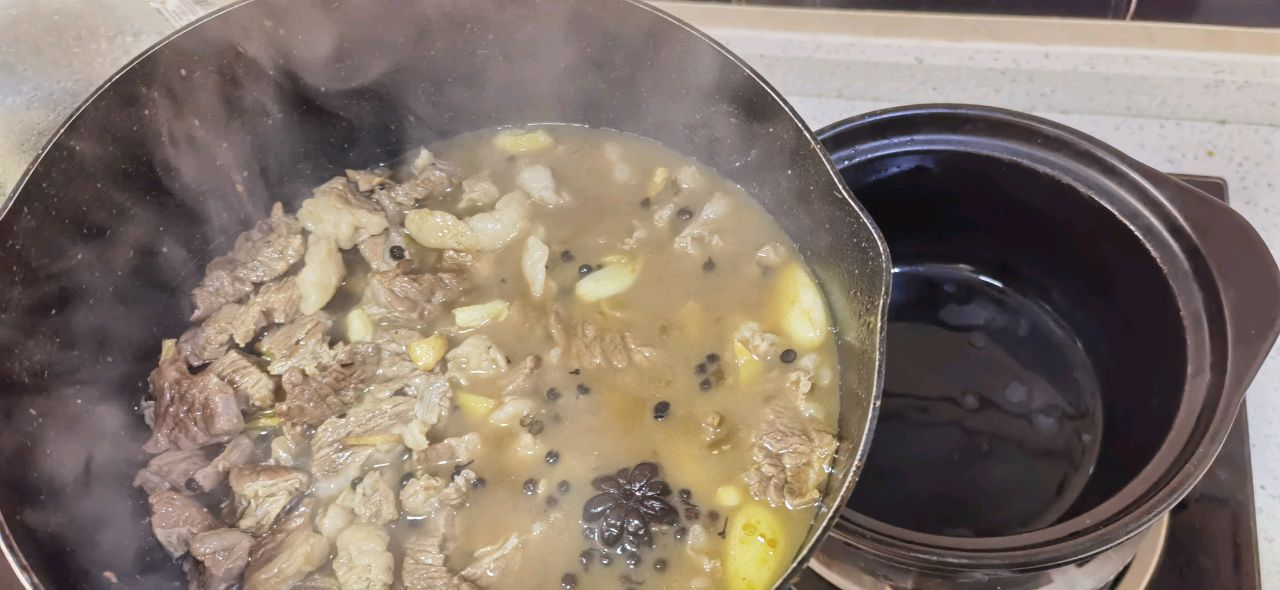 砂锅牛腩炖柿子