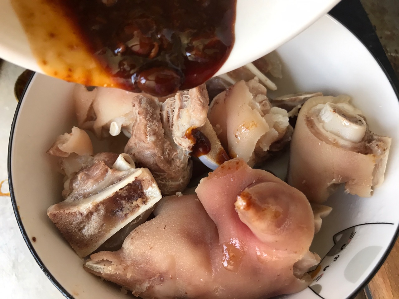 砂锅啤酒卤猪蹄 软烂鲜香