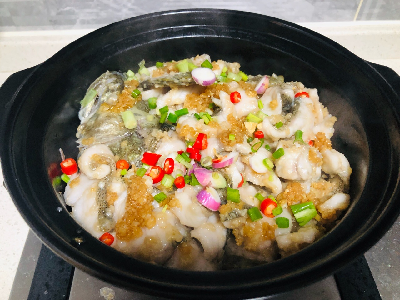 砂锅蒜香鱼
