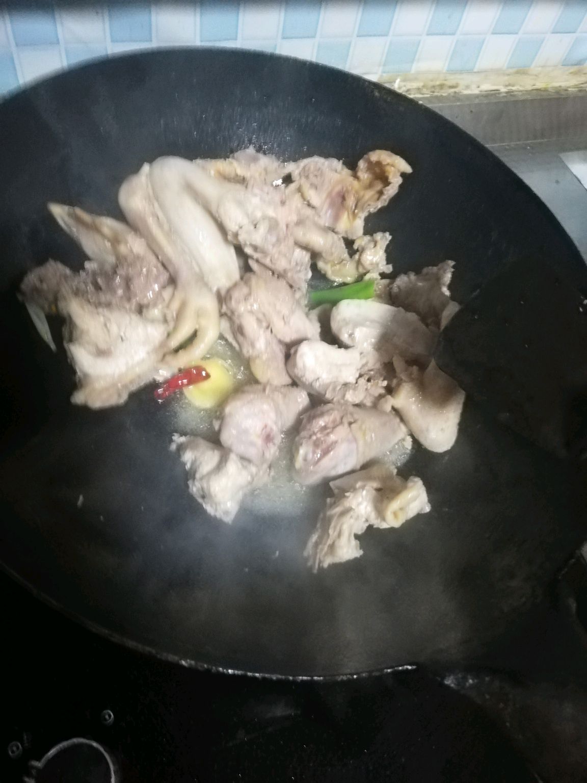 砂锅香菇炖土鸡