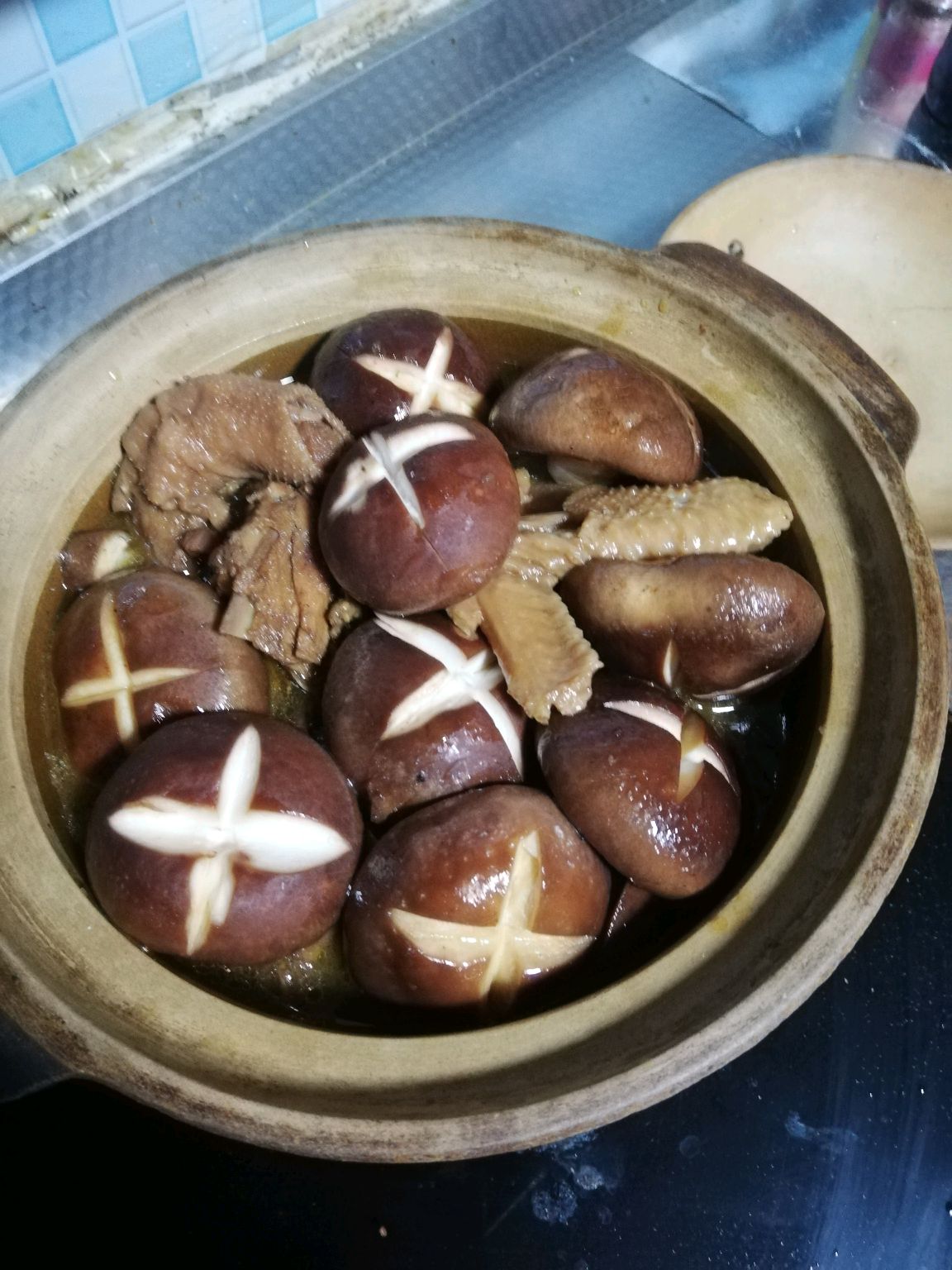 砂锅香菇炖土鸡