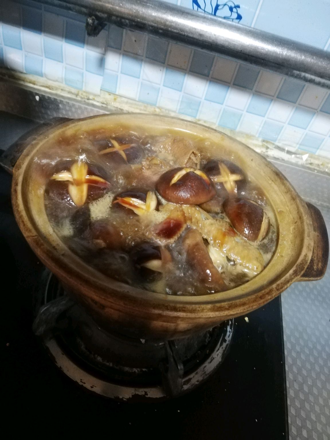 砂锅香菇炖土鸡